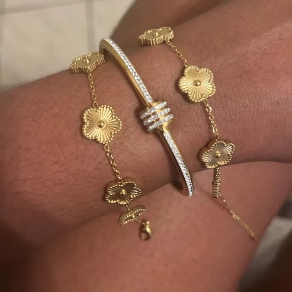 Alhambra Gold Elegant Floral Bracelet - Picture 2 of 8